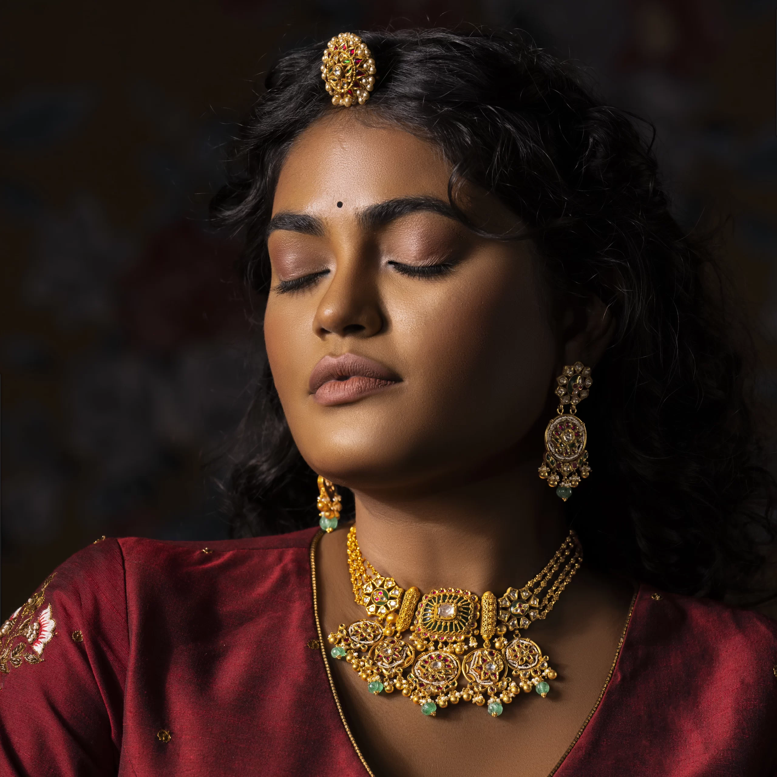 Photography Portfolio Professional bridal portrait featuring traditional South Indian gold temple jewelry necklace, jhumka earrings and maang tikka - Content Crest Media fashion jewelry photography portfolio Ahmedabad Gujarat